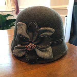 Brown Women’s Wool Hat with Flower